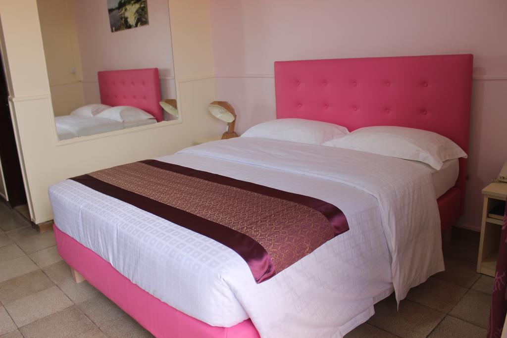 Hotel Mansel Yaoundé Oda fotoğraf
