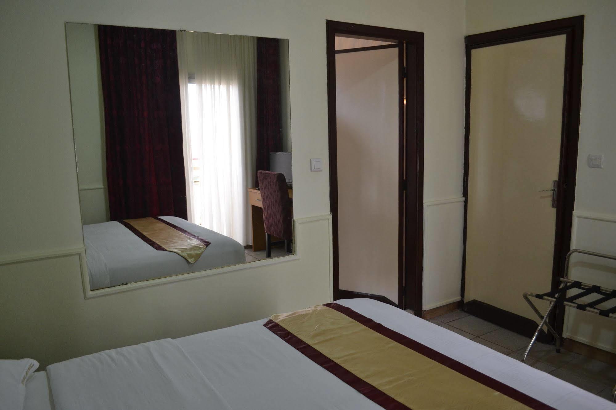 Hotel Mansel Yaoundé Dış mekan fotoğraf
